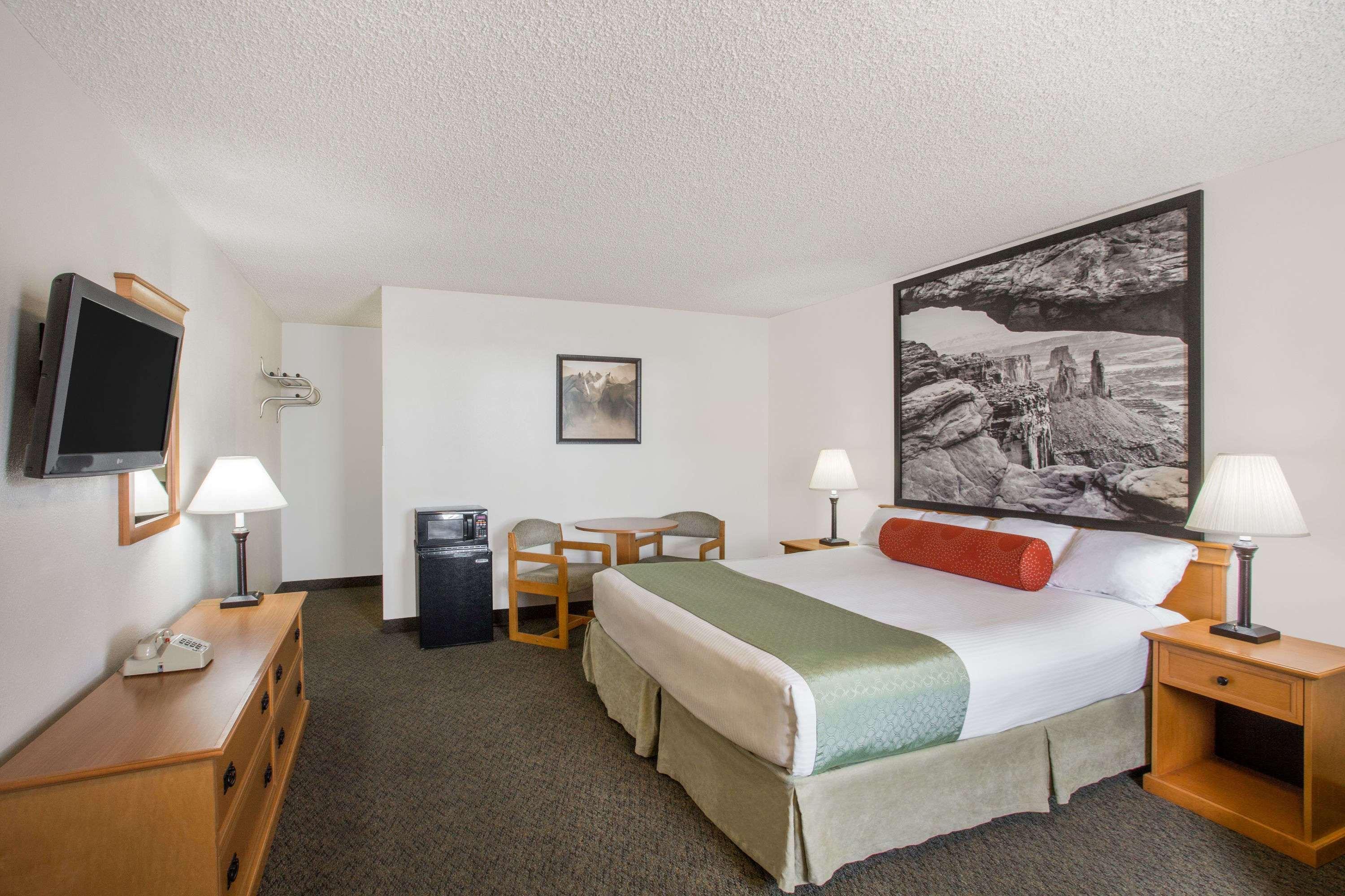 Hotel Super 8 By Wyndham Salina/Scenic Hills Area Exterior foto